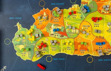alt=la-famiglia-mapa.jpg